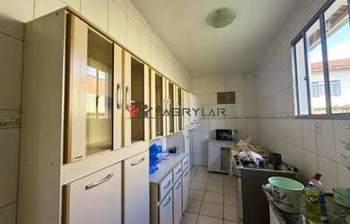 Imagem: A casa possui 1 Dormitório, 1 Banheiro, 1 Vaga na garagem