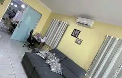 Imagem: A casa em condomínio possui 4 Dormitórios, 1 Banheiro, 4 Vagas