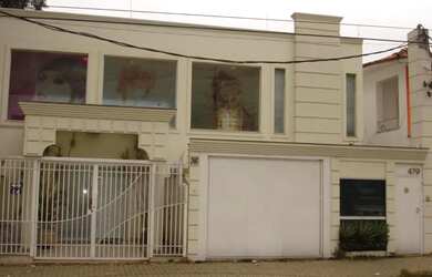 Imagem: O depósito possui 2 Vagas na garagem e 658m² de Área e está