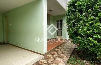 Imagem: A casa possui 5 Dormitórios, 3 Banheiros, 1 Vaga na garagem