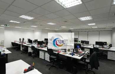 Imagem: O depósito possui 5 Vagas na garagem e 329m² de Área e está