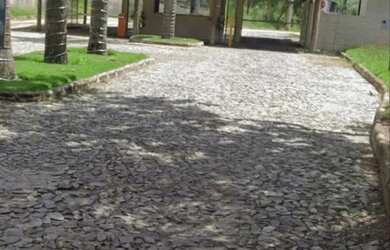 Imagem: O terreno possui 2000m² de Área e está localizado em Sarzedo