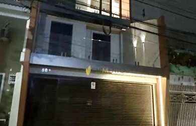 Imagem: O depósito possui 2 Vagas na garagem e 214m² de Área e está