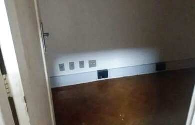 Imagem: O depósito possui 382m² de Área e está localizado em Glória