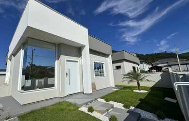 Imagem: A casa possui 3 Dormitórios, 2 Banheiros, 82m² de Área, Imóvel