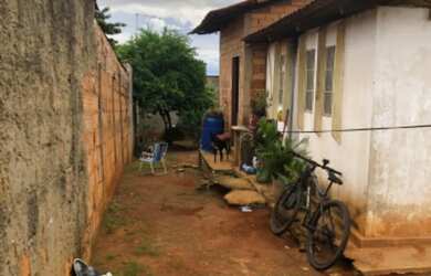 Imagem: A casa possui 3 Dormitórios e 1 Banheiro e está localizado