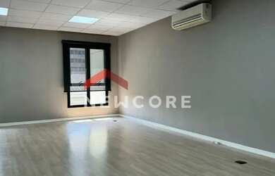 Imagem: O depósito possui 1 Vaga na garagem, 47m² de Área e está