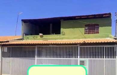 Imagem: A casa possui 5 Dormitórios, 4 Banheiros, 2 Vagas na garagem