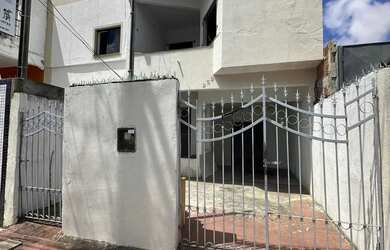 Imagem: A casa em condomínio possui 3 Dormitórios, 1 Banheiro, 1 Vaga