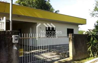 Imagem: A casa possui 3 Dormitórios, 3 Banheiros, 1 Vaga na garagem