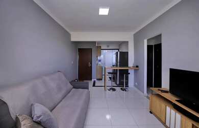 Imagem: O apartamento possui 2 Dormitórios, 1 Banheiro, 1 Vaga na garagem