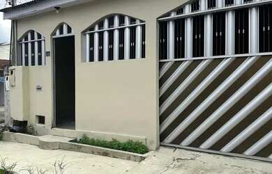 Imagem: A casa possui 2 Dormitórios, 1 Banheiro, 1 Vaga na garagem