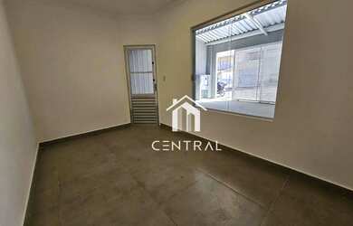 Imagem: A casa possui 2 Dormitórios, 1 Banheiro, 2 Vagas na garagem