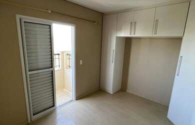 Imagem: O apartamento possui 2 Dormitórios, 1 Banheiro, 2 Vagas na