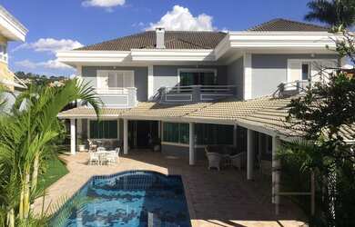 Imagem: A casa em condomínio possui 4 Dormitórios, 5 Banheiros, 4