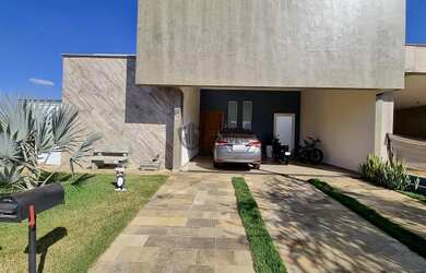 Imagem: A casa em condomínio possui 3 Dormitórios, 2 Banheiros, 4