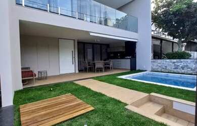 Imagem: A casa em condomínio possui 4 Dormitórios, 5 Banheiros, 3