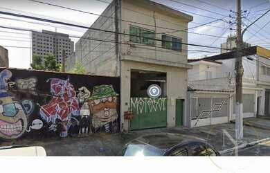 Imagem: O depósito possui 5 Vagas na garagem, 240m² de Área e está