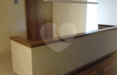 Imagem: O depósito possui 5 Vagas na garagem, 720m² de Área e está