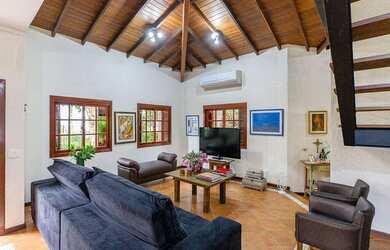 Imagem: A casa possui 3 Dormitórios, 5 Banheiros, 5 Vagas na garagem