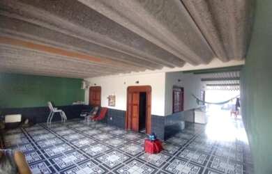 Imagem: A casa possui 3 Dormitórios, 2 Banheiros, 1 Vaga na garagem