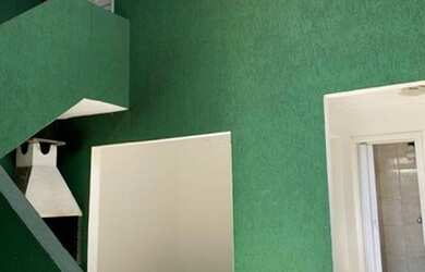 Imagem: A casa possui 3 Dormitórios, 2 Banheiros, 2 Vagas na garagem