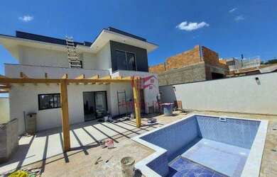 Imagem: A casa em condomínio possui 3 Dormitórios, 2 Banheiros, 4