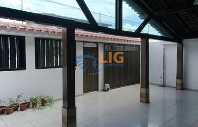 Imagem: A casa possui 3 Dormitórios, 2 Banheiros, 1 Vaga na garagem