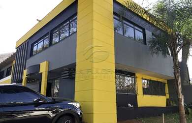 Imagem: O depósito possui 5 Vagas na garagem, 395m² de Área e está