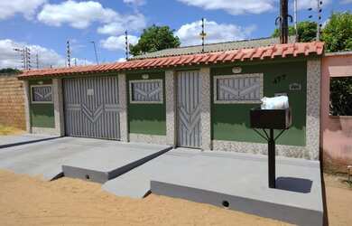 Imagem: A casa possui 2 Dormitórios, 1 Banheiro, 1 Vaga na garagem