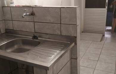 Imagem: A casa possui 2 Dormitórios, 1 Banheiro e está localizado