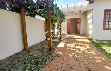 Imagem: A casa em condomínio à venda possui 3 Dormitórios, 3 Banheiros