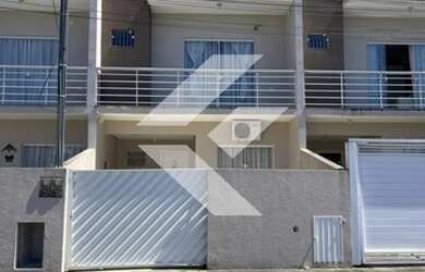 Imagem: A casa possui 2 Dormitórios, 3 Banheiros, 1 Vaga na garagem