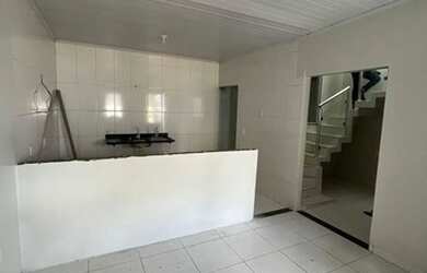 Imagem: A casa possui 2 Dormitórios, 1 Banheiro, 1 Vaga na garagem