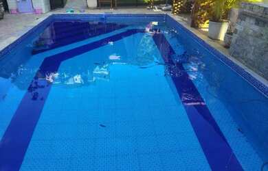 Imagem: A casa possui 4 Dormitórios, 5 Banheiros, 3 Vagas na garagem