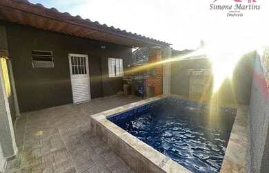 Imagem: A casa possui 3 Dormitórios, 3 Banheiros, 2 Vagas na garagem