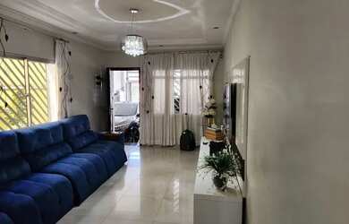 Imagem: A casa possui 3 Dormitórios, 4 Banheiros, 2 Vagas na garagem