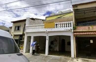 Imagem: A casa possui 5 Dormitórios, 4 Banheiros, 2 Vagas na garagem