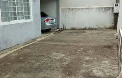 Imagem: A casa possui 3 Dormitórios, 1 Banheiro, 3 Vagas na garagem