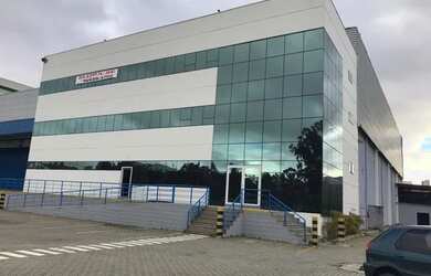 Imagem: O depósito possui 1 Vaga na garagem, 5.000m² de Área e está