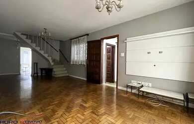 Imagem: A casa possui 3 Dormitórios, 3 Banheiros, 2 Vagas na garagem