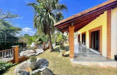 Imagem: A casa em condomínio possui 4 Dormitórios, 4 Banheiros, 5