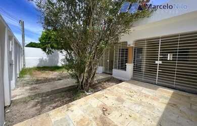 Imagem: A casa possui 4 Dormitórios, 3 Banheiros, 2 Vagas na garagem