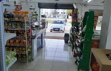 Imagem: O depósito possui 4 Vagas na garagem, 300m² de Área e está