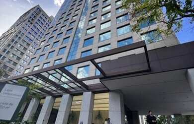 Imagem: O depósito possui 5 Vagas na garagem, 254-0m² de Área e está