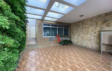 Imagem: O depósito possui 2 Vagas na garagem, 120m² de Área e está