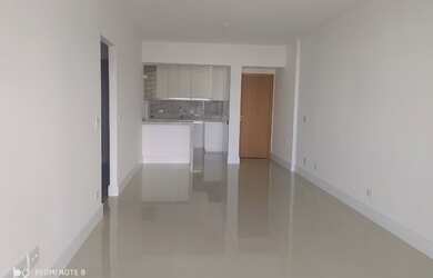 Imagem: O apartamento possui 3 Dormitórios, 1 Banheiro, 2 Vagas na