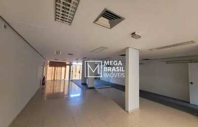 Imagem: O depósito possui 5 Vagas na garagem, 600m² de Área e está