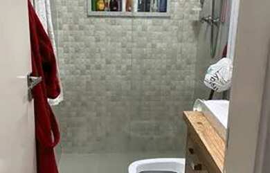 Imagem: O apartamento possui 2 Dormitórios, 1 Banheiro, 1 Vaga na garagem