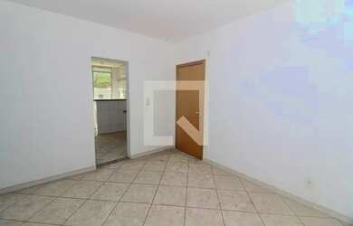 Imagem: O apartamento possui 3 Dormitórios, 1 Banheiro, 2 Vagas na